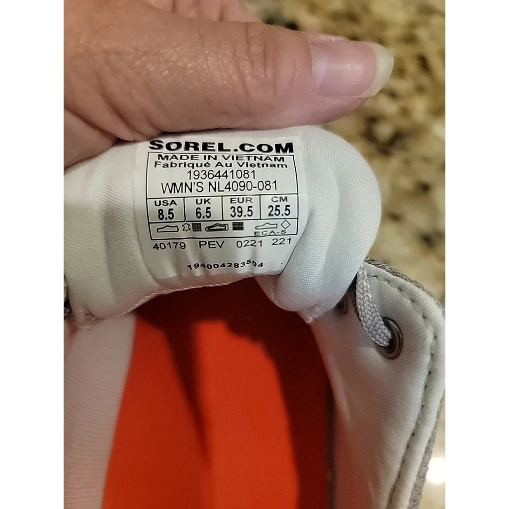 Sorel Women's Out 'N About III Plus Lace Waterproof Suede Sneakers Size 8.5 EUC